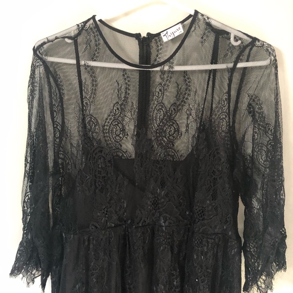 Thyme maternity lace gown with underlay - Picture 2 of 4